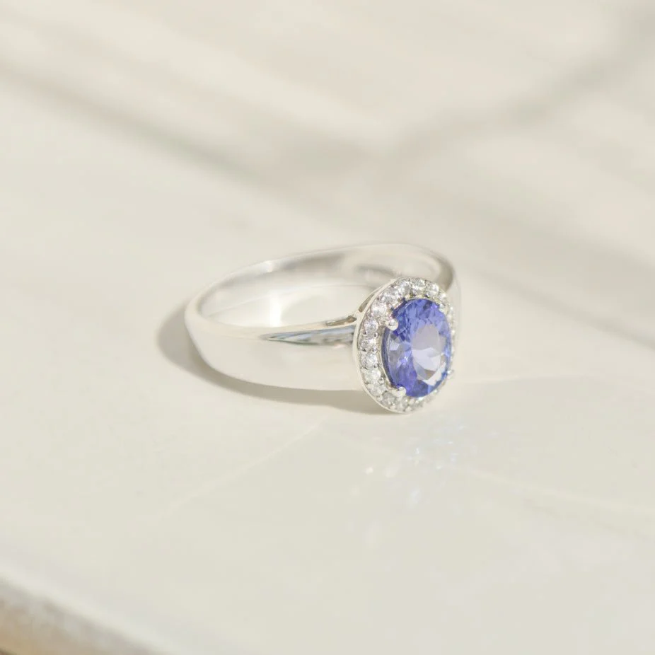 14-carat white gold ring with 1.0 ct oval tanzanite  - Image 3