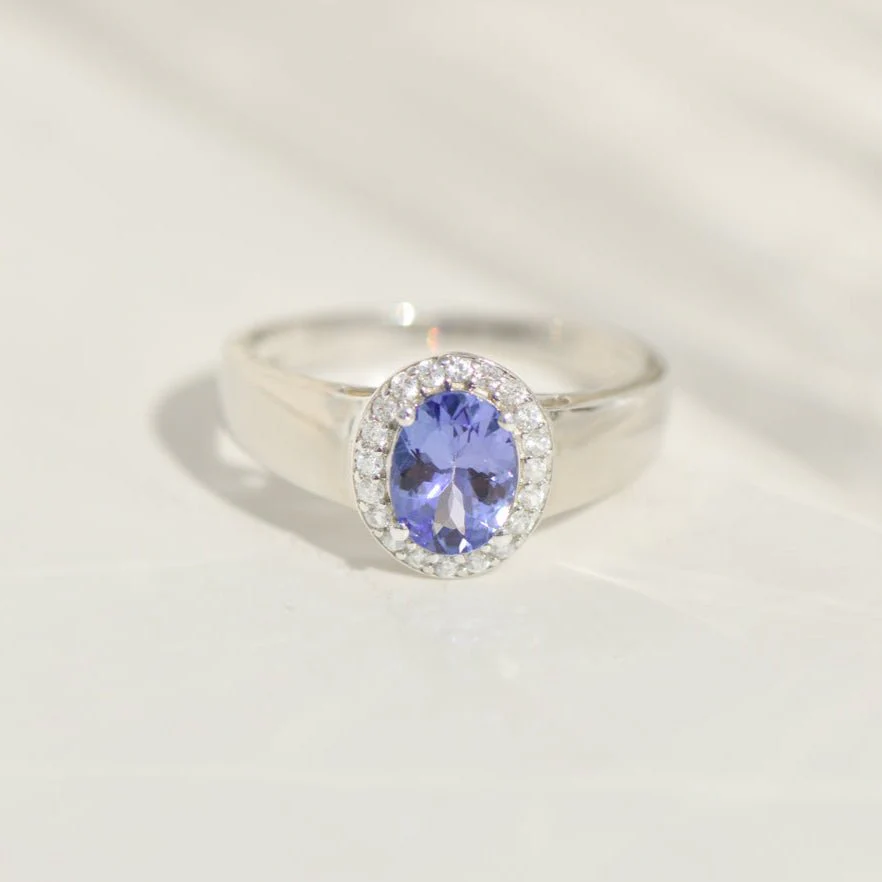 14-carat white gold ring with 1.0 ct oval tanzanite  - Image 4