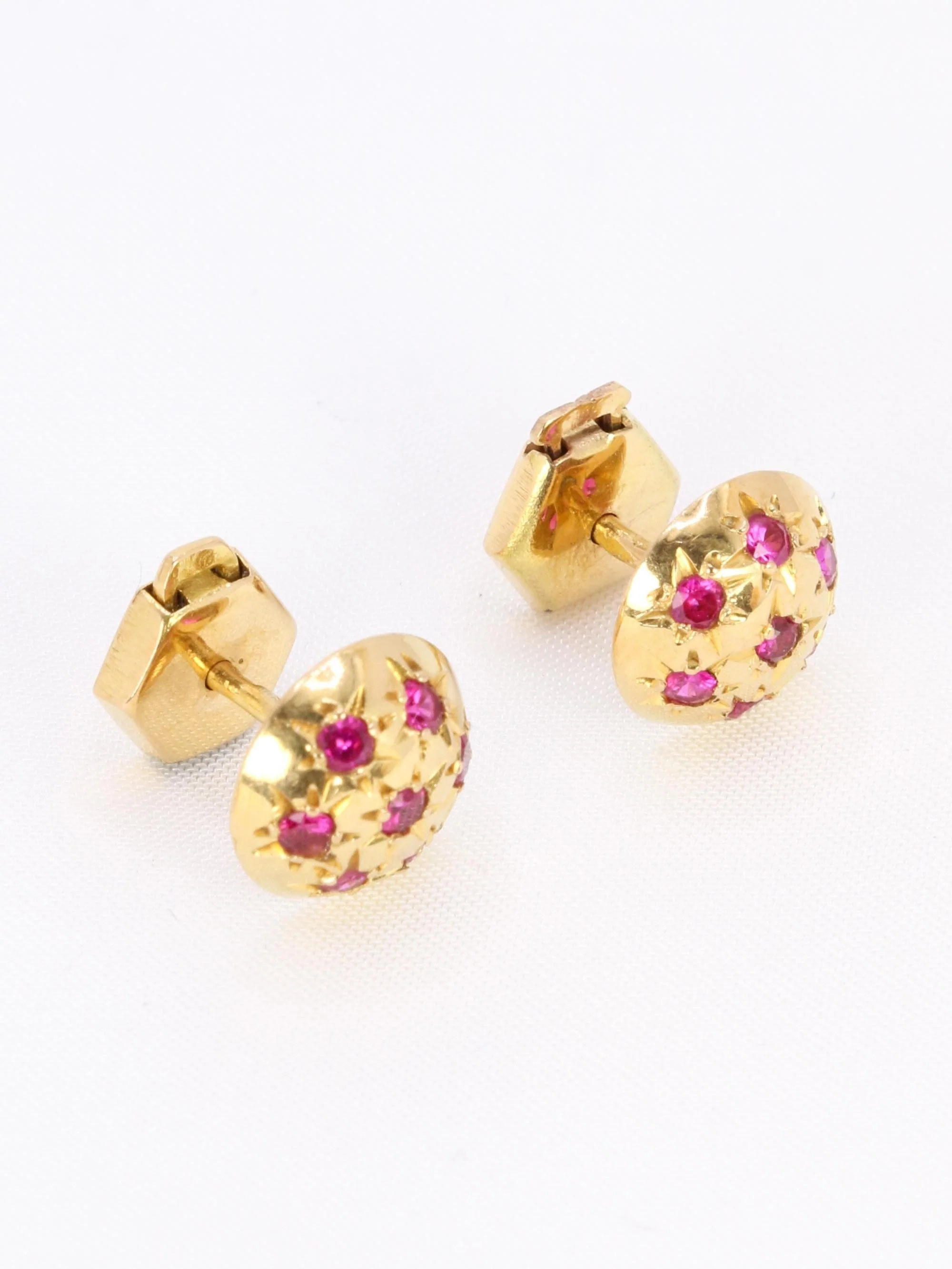 Yellow gold ruby half-ball earrings set with a star - Image 8