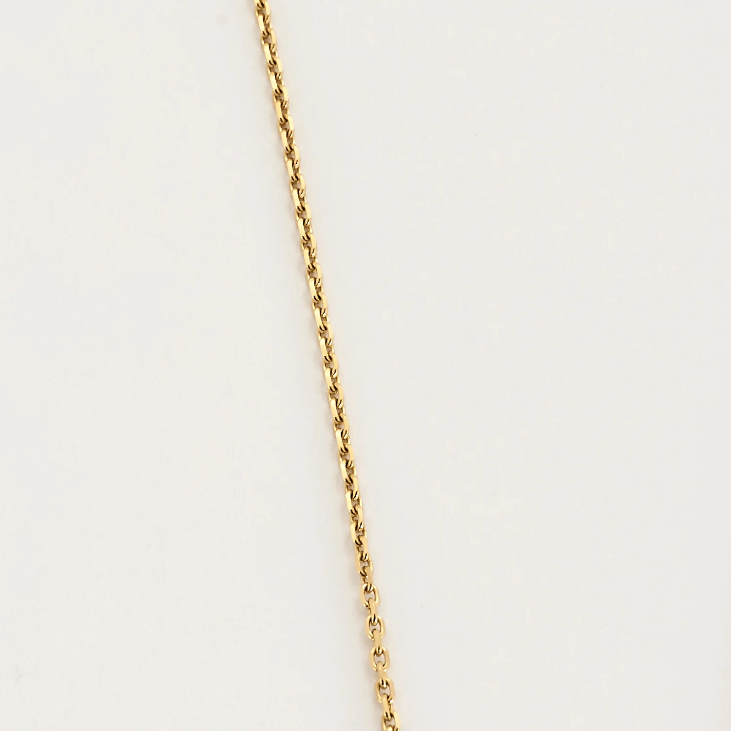 Yellow gold chain holding a baptism medal  - Image 4