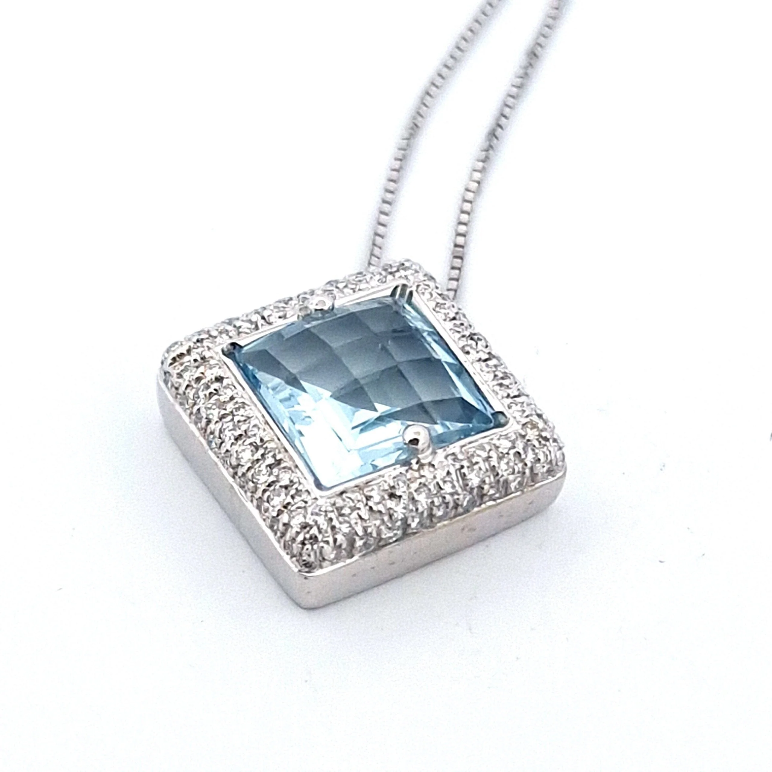 Necklace with 18K white gold pendant, blue topaz and diamonds  - Image 4