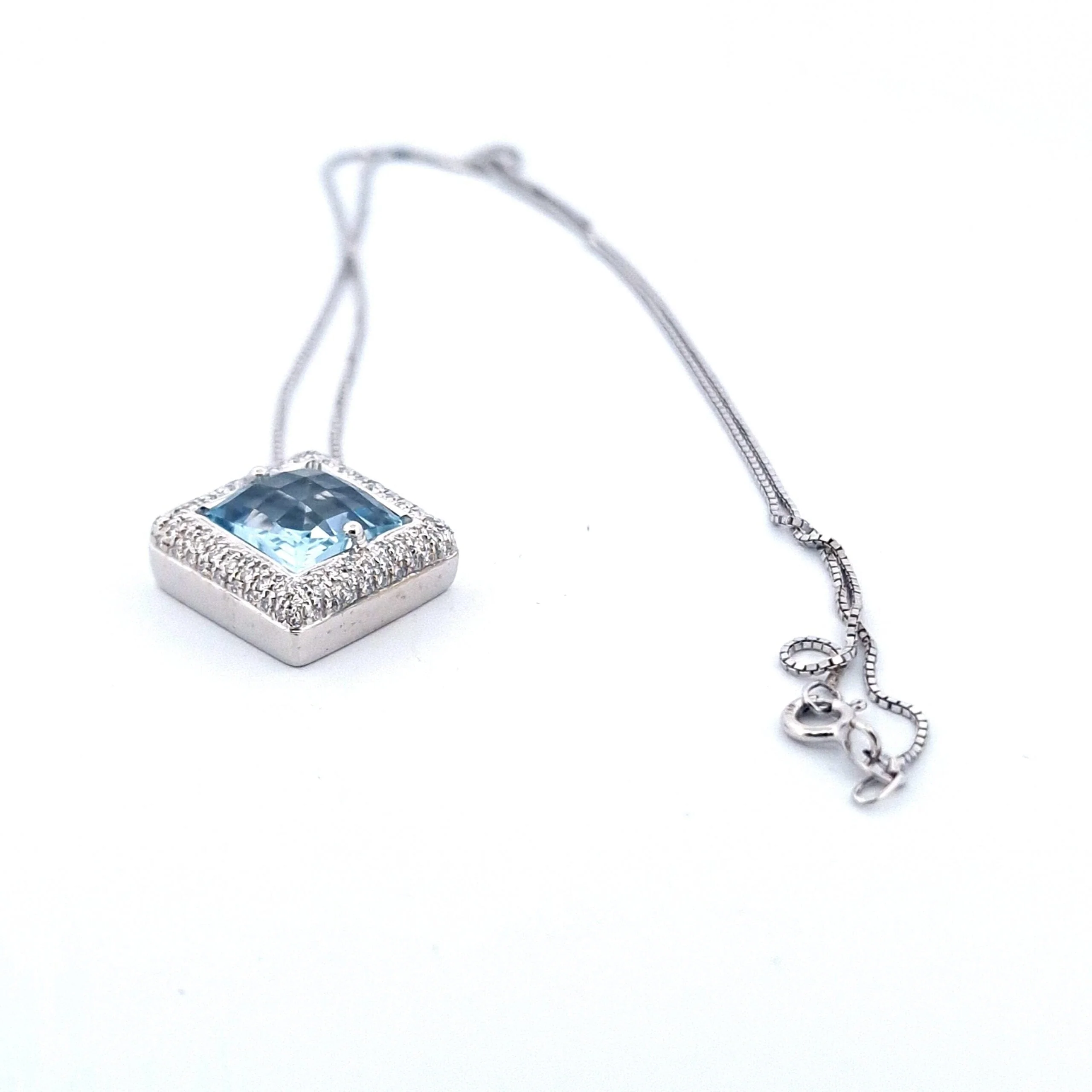 Necklace with 18K white gold pendant, blue topaz and diamonds  - Image 6