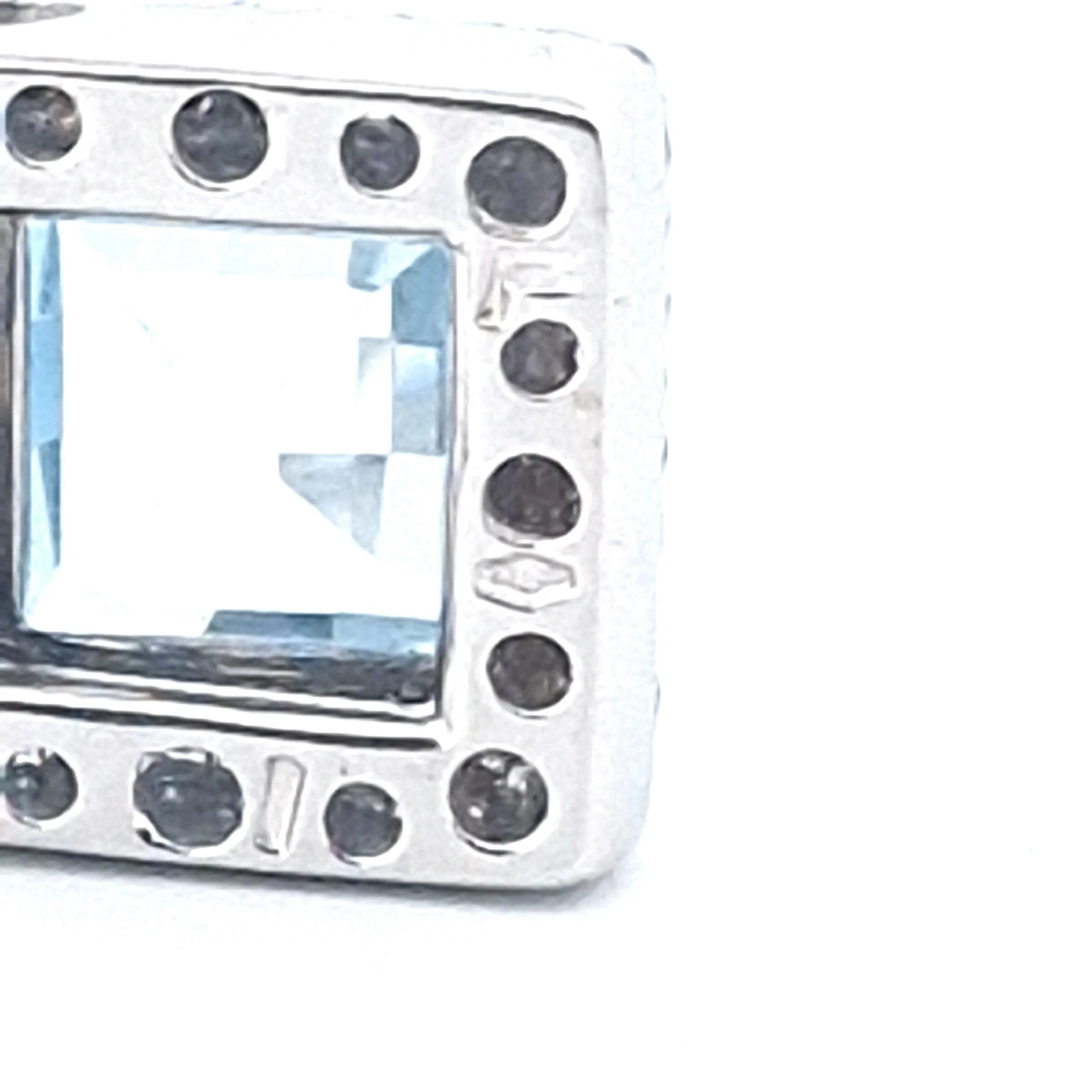 Necklace with 18K white gold pendant, blue topaz and diamonds  - Image 7