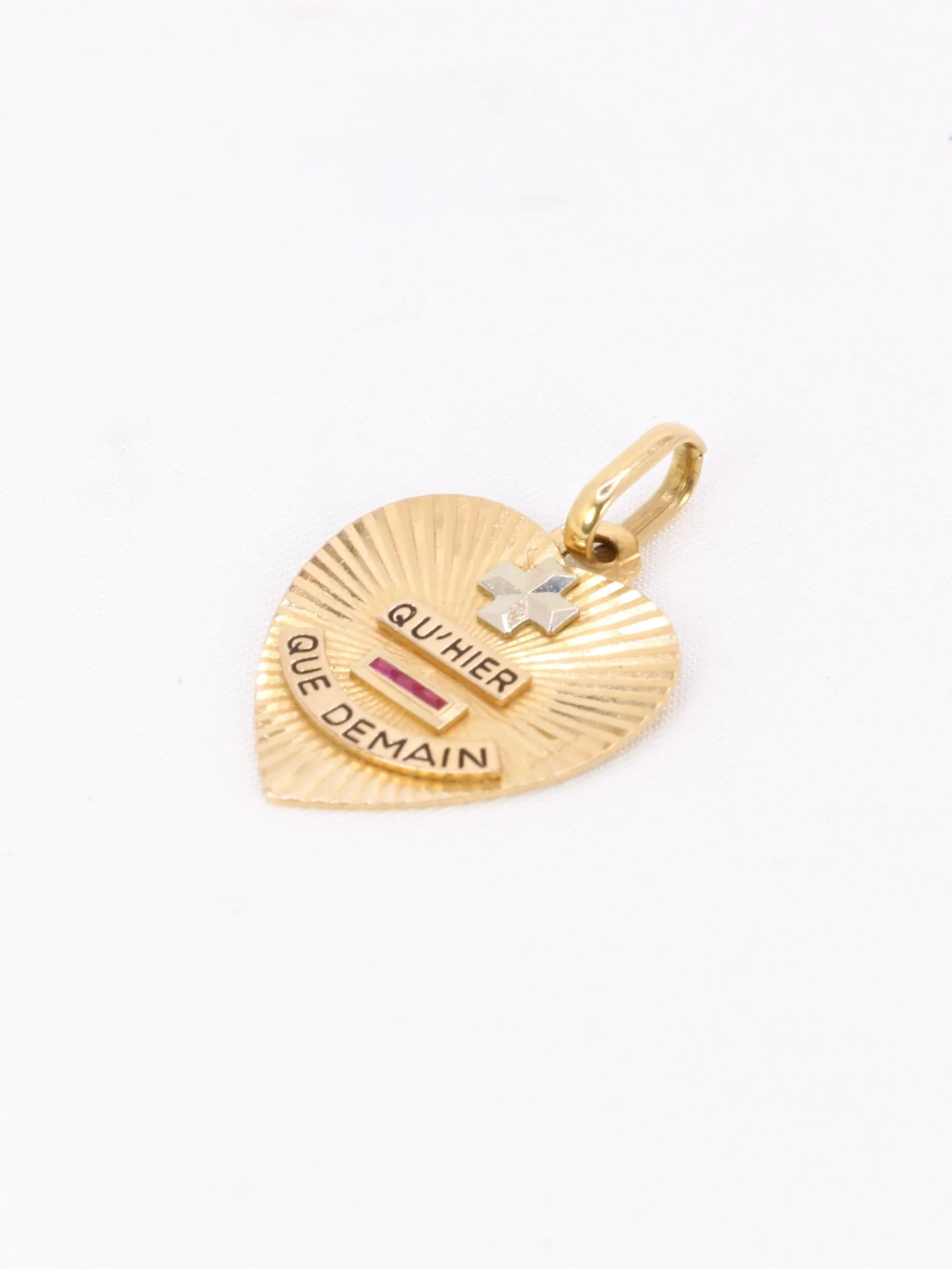 AUGIS - Love heart medal "More than yesterday, less than tomorrow" ruby yellow gold - Image 3