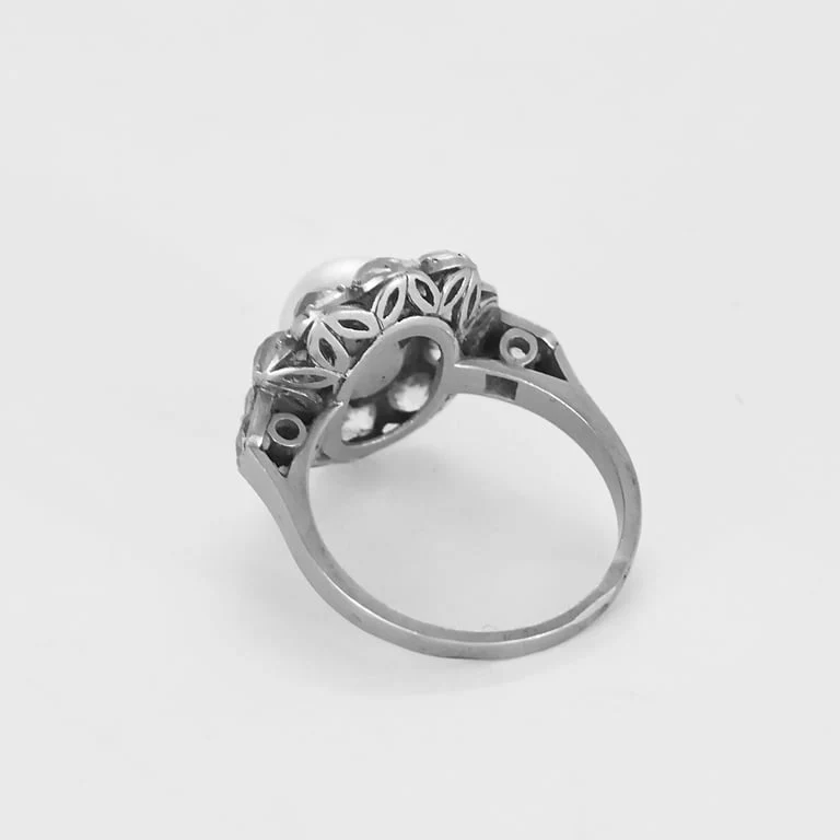 Rare Ring Daisy in platinum, fine pearl and diamonds  - Image 5