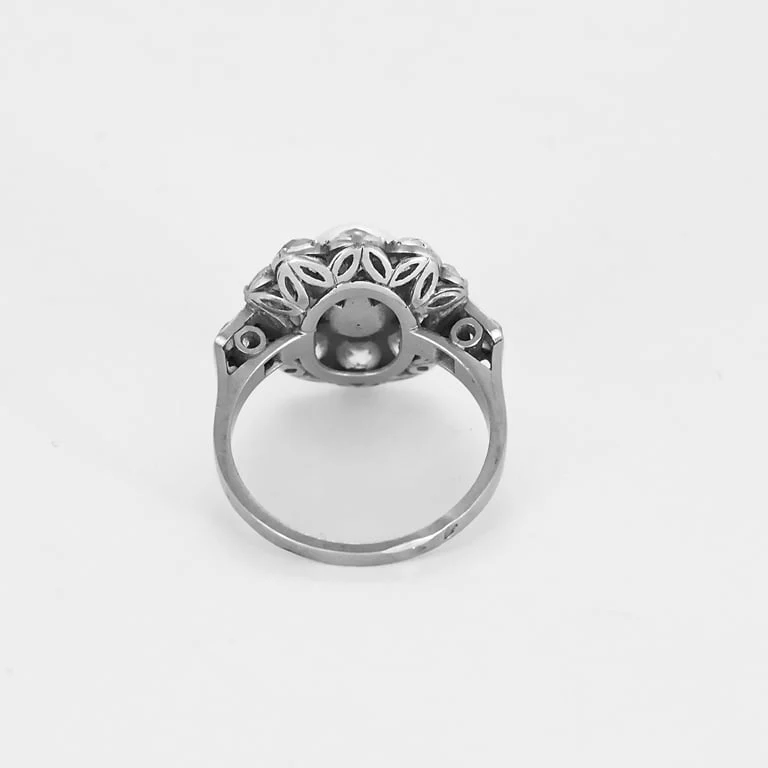 Rare Ring Daisy in platinum, fine pearl and diamonds  - Image 6